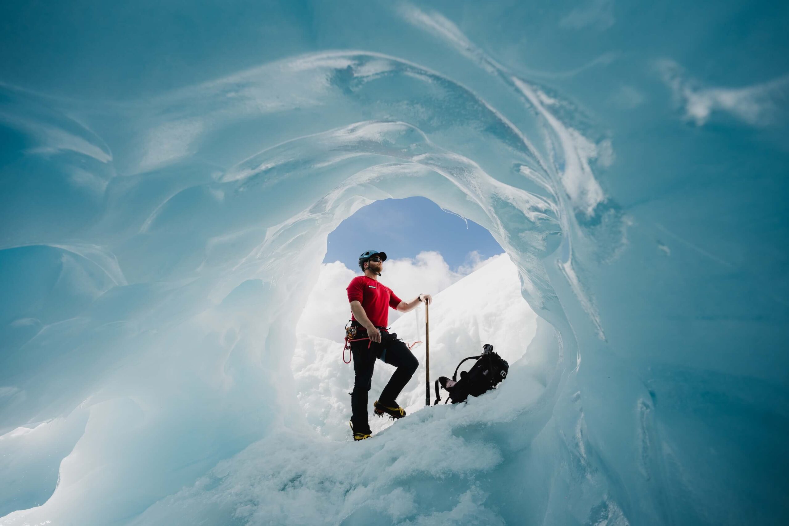 Franz-Josef-Glacier-Heli-Hike (1) View from cockpit as it flies over Fox Glacier